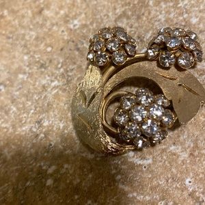 Vintage Rhinestone Fireball
Cluster Floral Leaf Bouquet
Brooch Goldtone unmarked